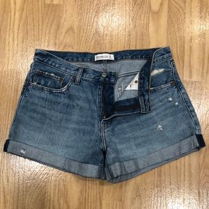 Abercrombie & Fitch mid rise boyfriend short